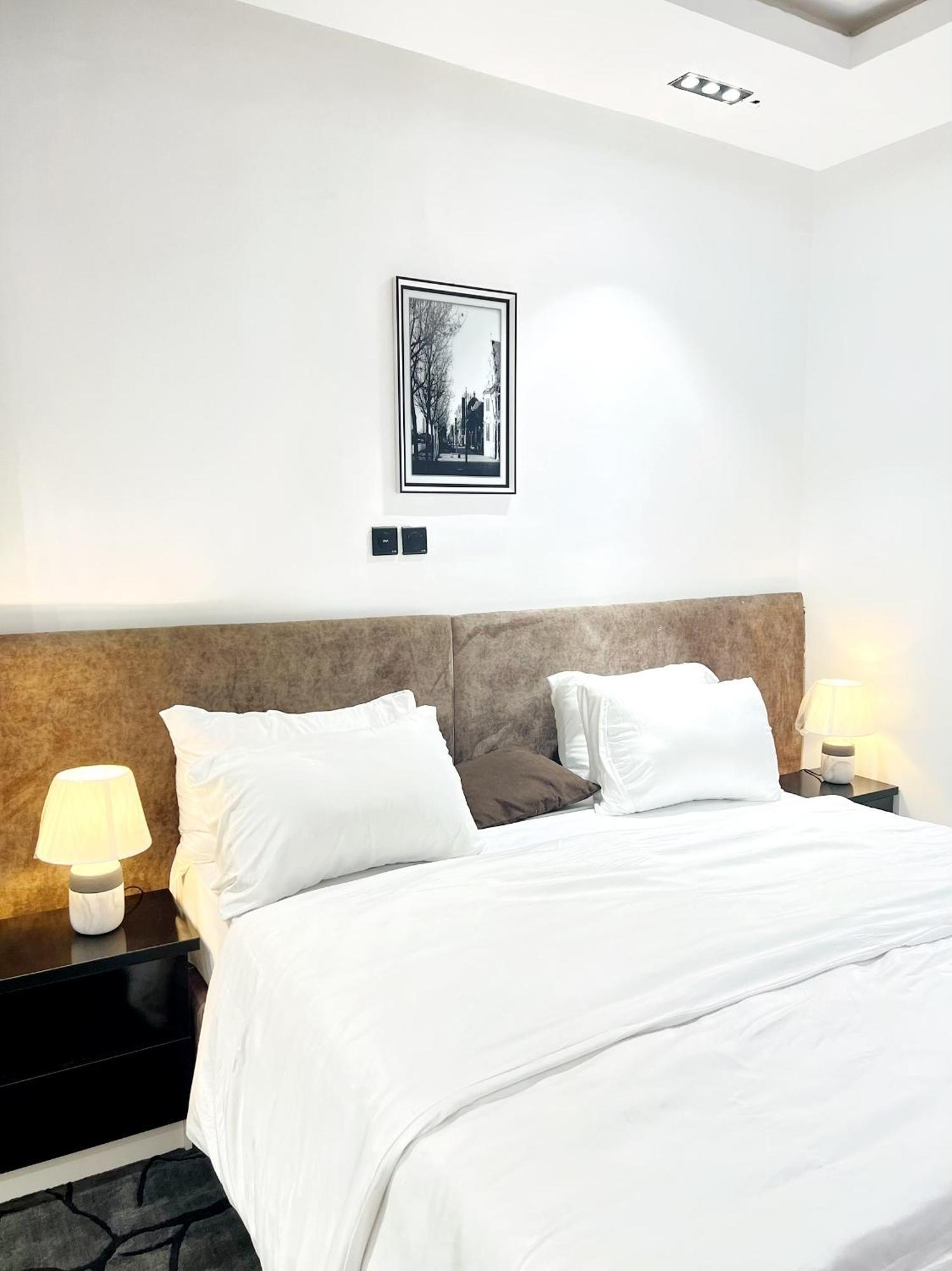 Austra Hotels And Apartments Maitama Абуджа Экстерьер фото