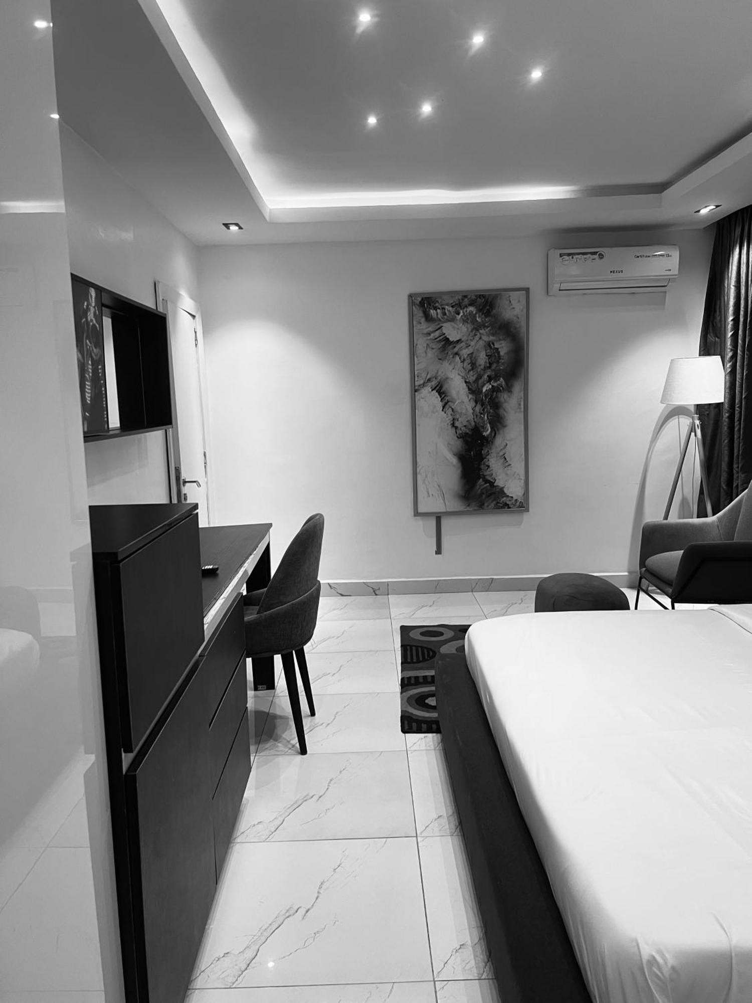 Austra Hotels And Apartments Maitama Абуджа Экстерьер фото